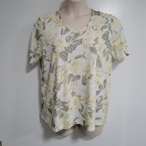 Chico's Size 3 Muted Yellow‎ Floral Print V-Neck Hi-Lo Short Sleeve Knit Top - Picture 1 of 6